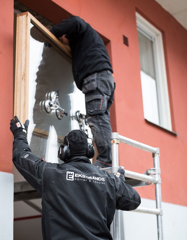 Installation av entréparti med stort överljus