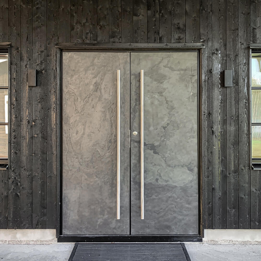 Front door Berg 160 Noir as a double door with stainless steel pull handles D2R