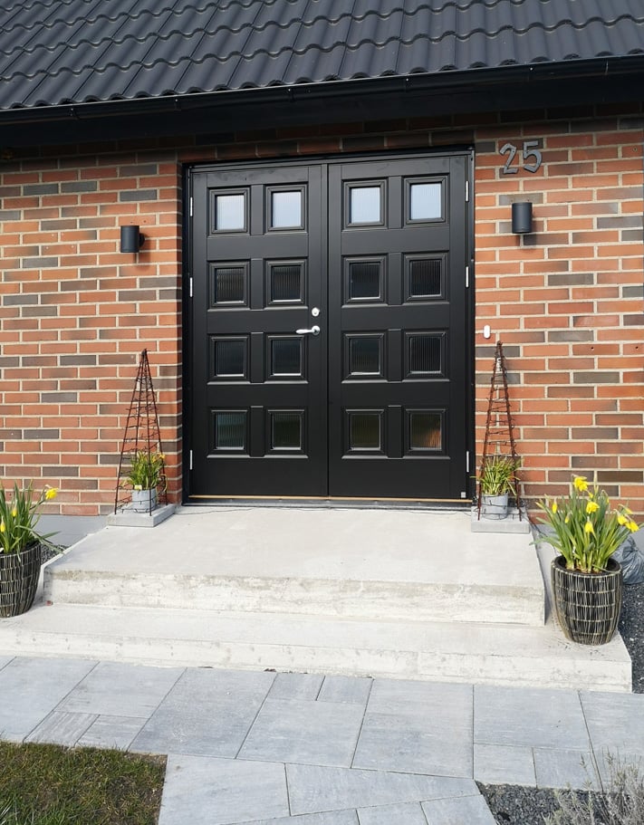 Black double door Ascot 388