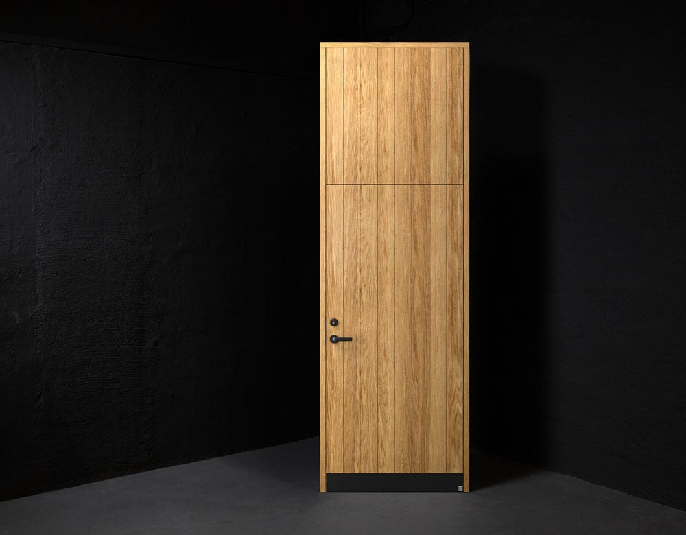 Ceiling-high exterior doors with fixed leaf in frame